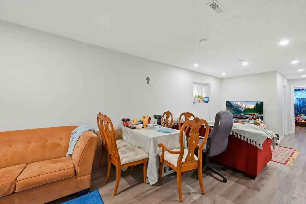 176 Taracove Estate Drive NE Calgary AB T3J 4R2