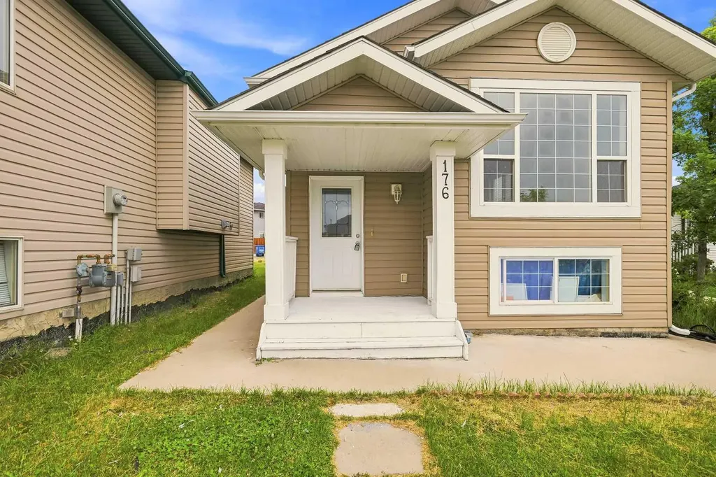 176 Taracove Estate Drive NE Calgary AB T3J 4R2