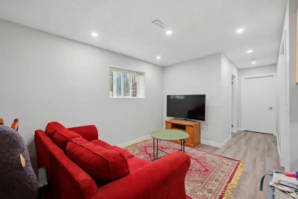 176 Taracove Estate Drive NE Calgary AB T3J 4R2
