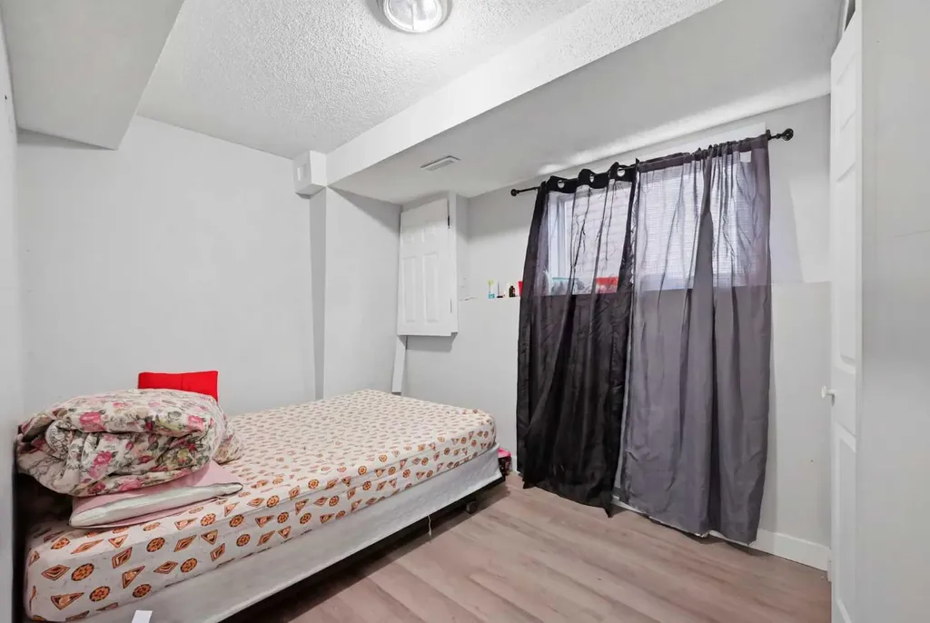 176 Taracove Estate Drive NE Calgary AB T3J 4R2