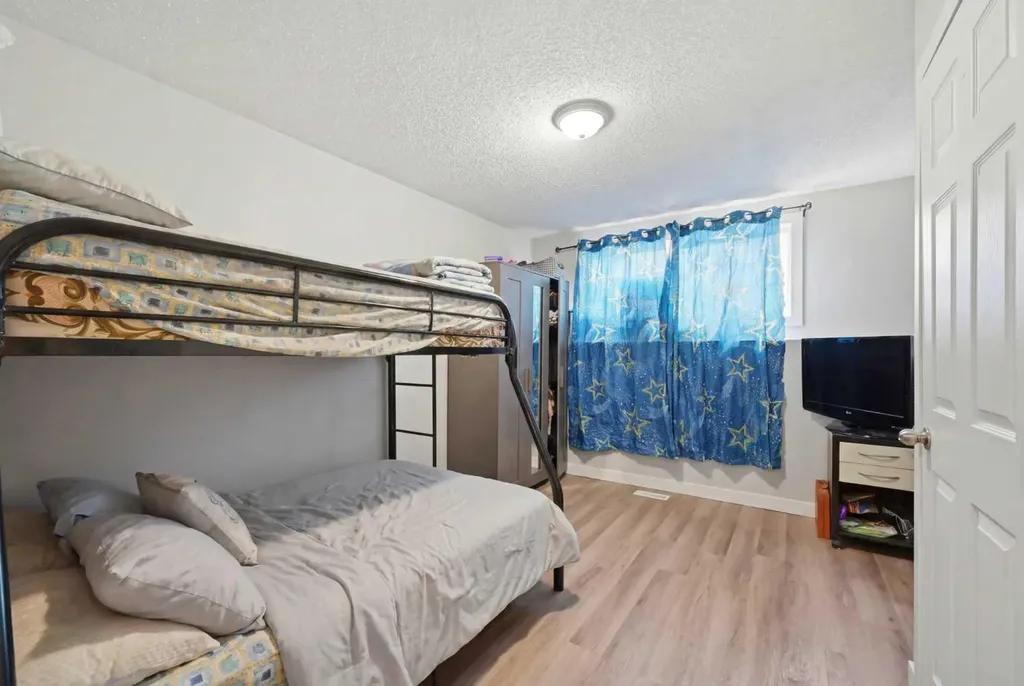 176 Taracove Estate Drive NE Calgary AB T3J 4R2