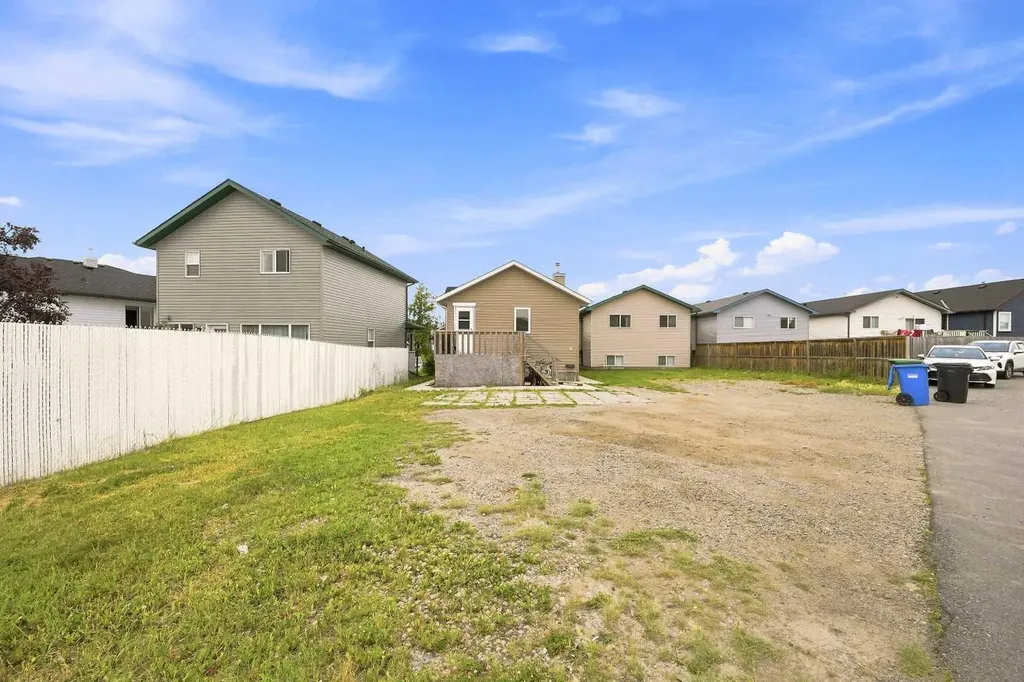 176 Taracove Estate Drive NE Calgary AB T3J 4R2