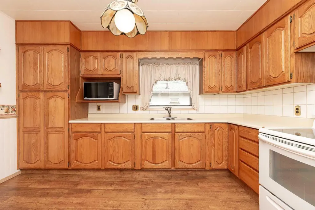 1238 7 Avenue S Lethbridge AB T1J 1K8