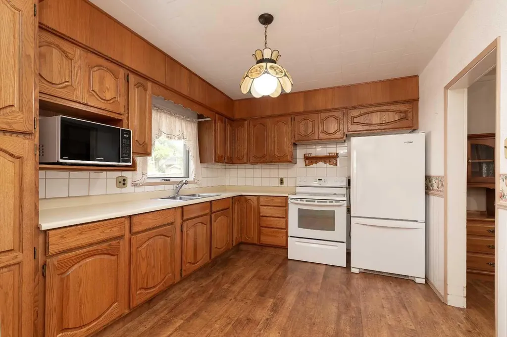 1238 7 Avenue S Lethbridge AB T1J 1K8