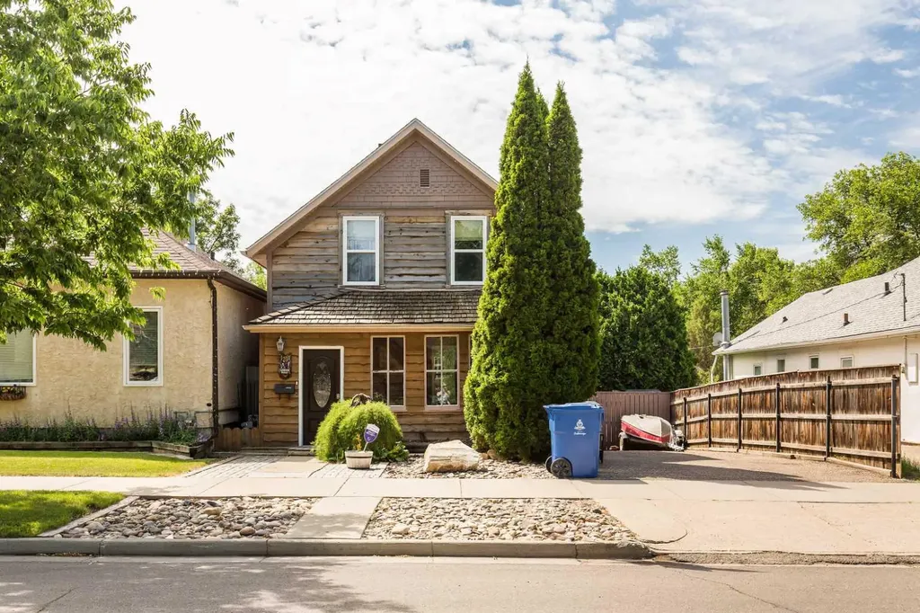 1238 7 Avenue S Lethbridge AB T1J 1K8