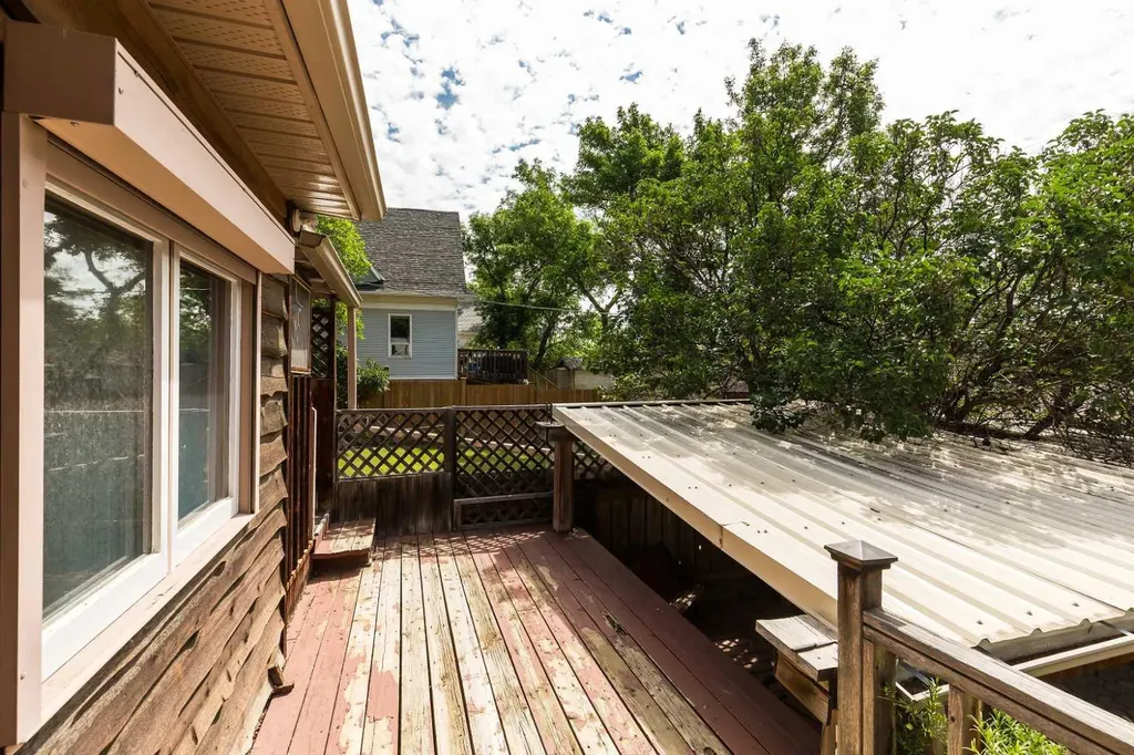 1238 7 Avenue S Lethbridge AB T1J 1K8
