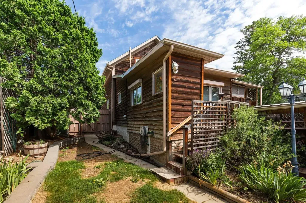 1238 7 Avenue S Lethbridge AB T1J 1K8