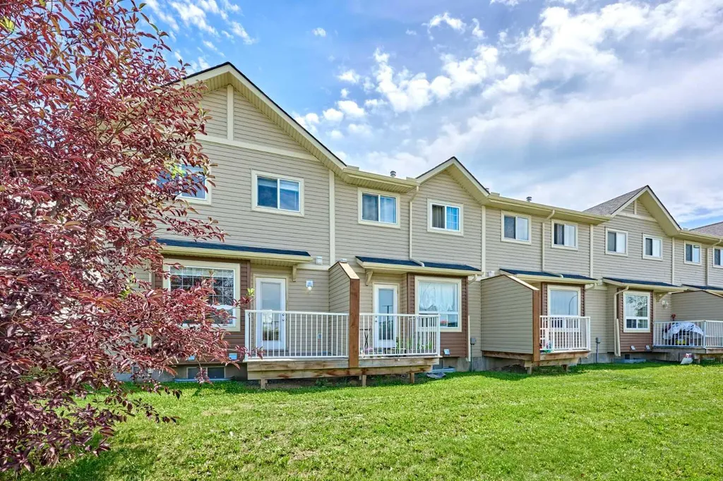111 Tarawood Lane NE Calgary AB T3J 5C2