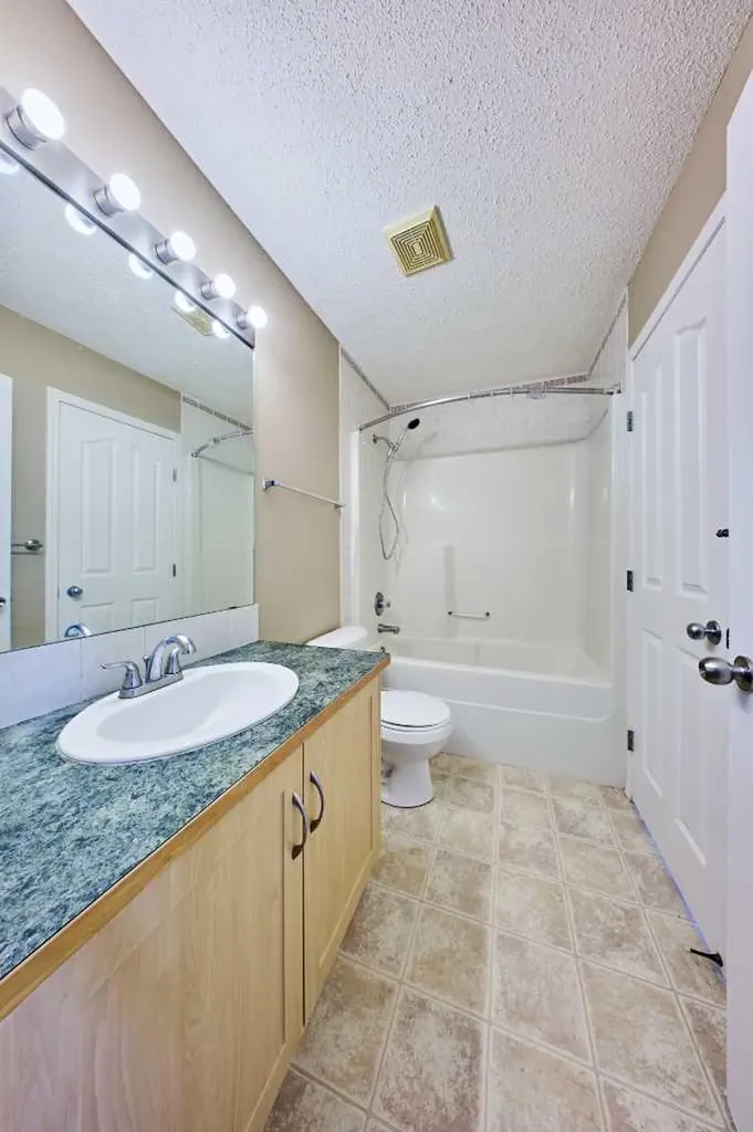 111 Tarawood Lane NE Calgary AB T3J 5C2
