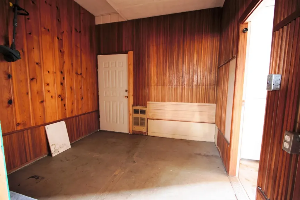 4605 56 Avenue Lloydminster AB T9V 0Z9