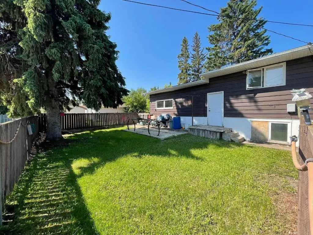 4605 56 Avenue Lloydminster AB T9V 0Z9
