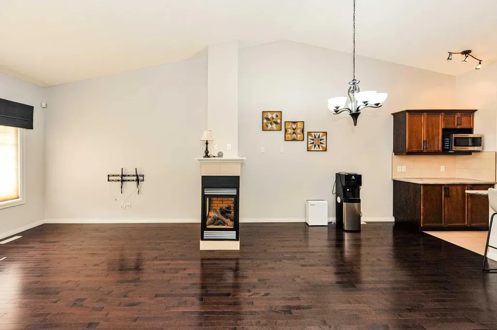 5021 34 Avenue Camrose AB T4V 5G2