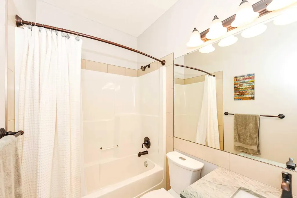 5021 34 Avenue Camrose AB T4V 5G2