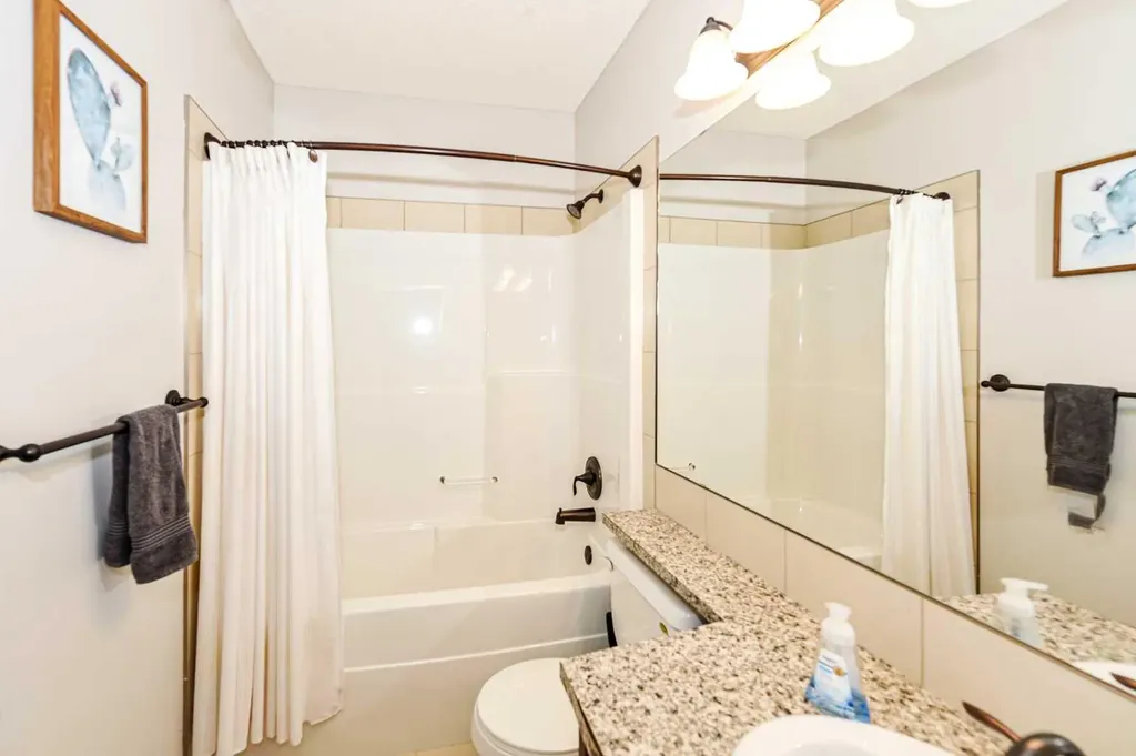5021 34 Avenue Camrose AB T4V 5G2