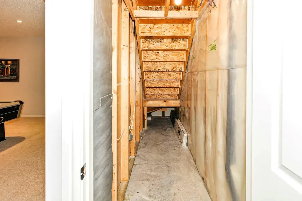 5021 34 Avenue Camrose AB T4V 5G2