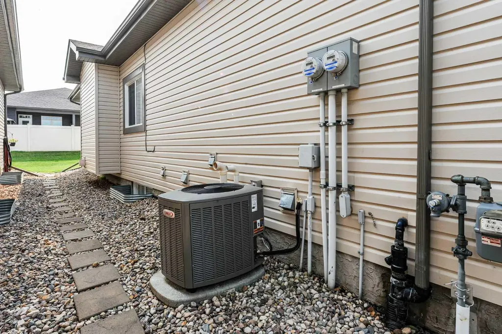 5021 34 Avenue Camrose AB T4V 5G2