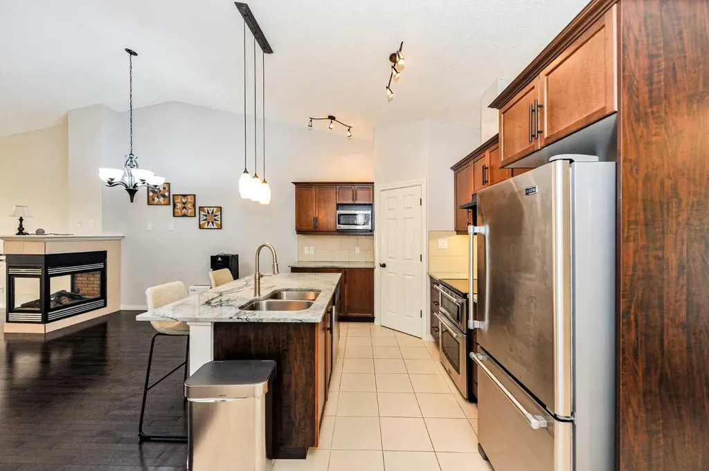5021 34 Avenue Camrose AB T4V 5G2