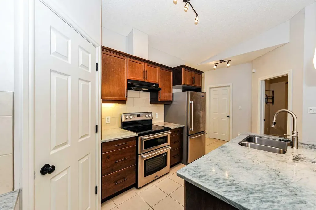5021 34 Avenue Camrose AB T4V 5G2