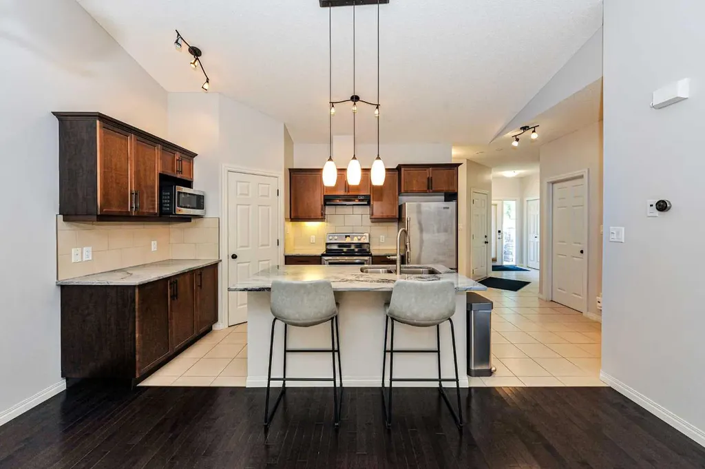 5021 34 Avenue Camrose AB T4V 5G2