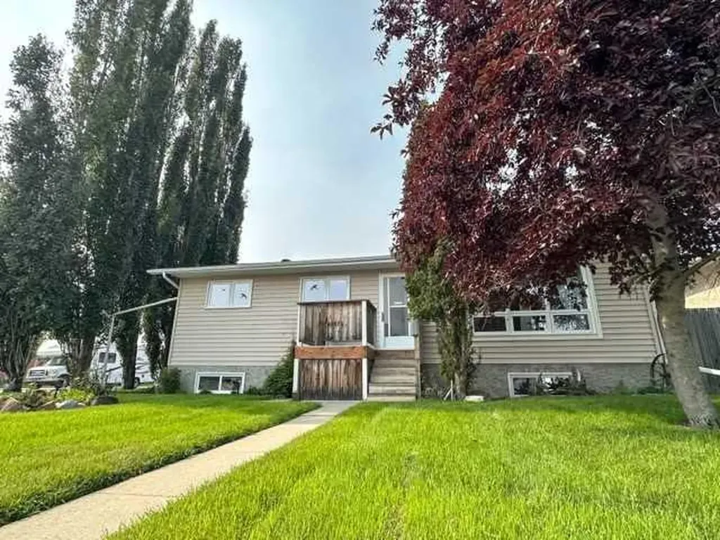 48 Cochrane Road Whitecourt AB T7S 1C2