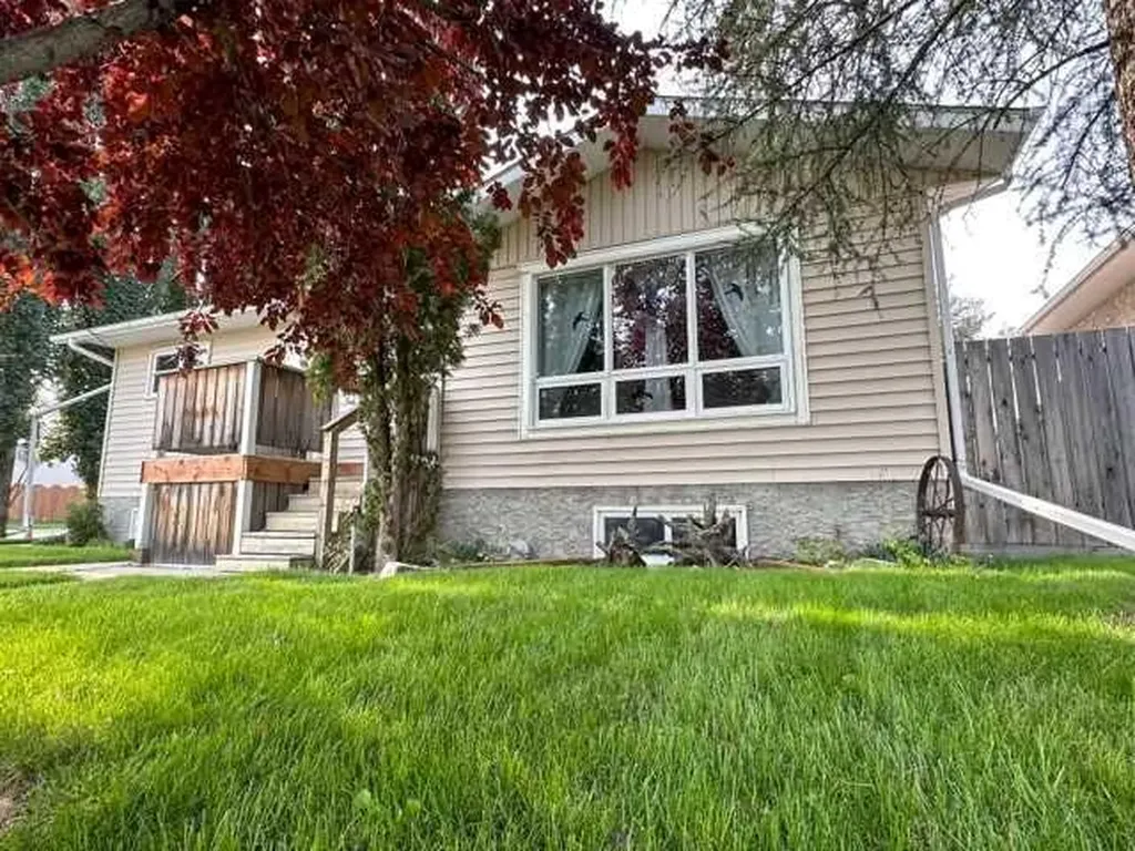 48 Cochrane Road Whitecourt AB T7S 1C2