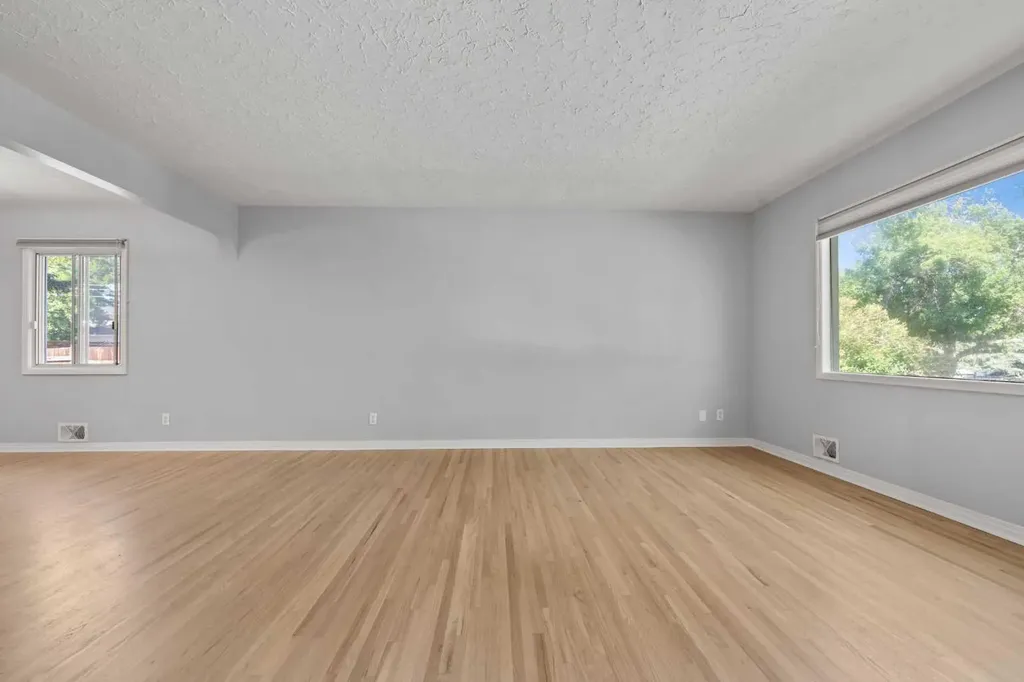 15 Hunter Street NW Calgary AB T2K 2B8