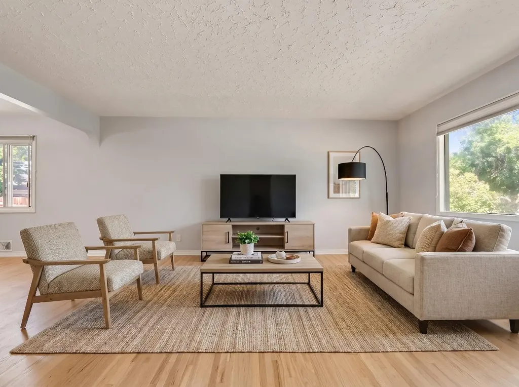 15 Hunter Street NW Calgary AB T2K 2B8