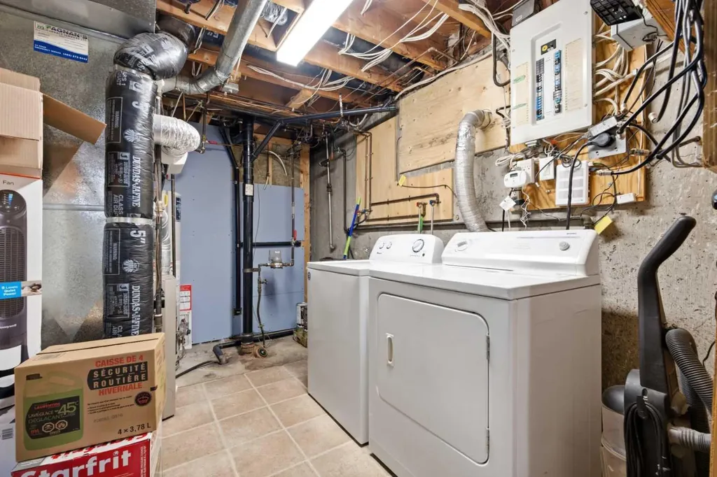 15 Hunter Street NW Calgary AB T2K 2B8