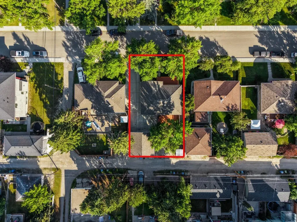 15 Hunter Street NW Calgary AB T2K 2B8