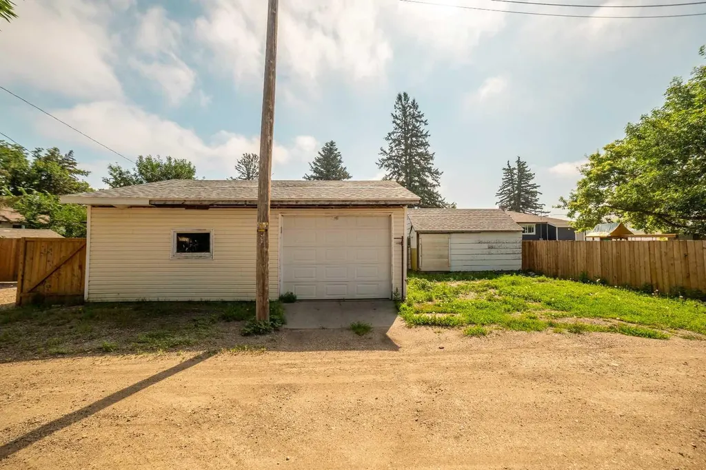211 9 Street N Vauxhall AB T0K 2K0