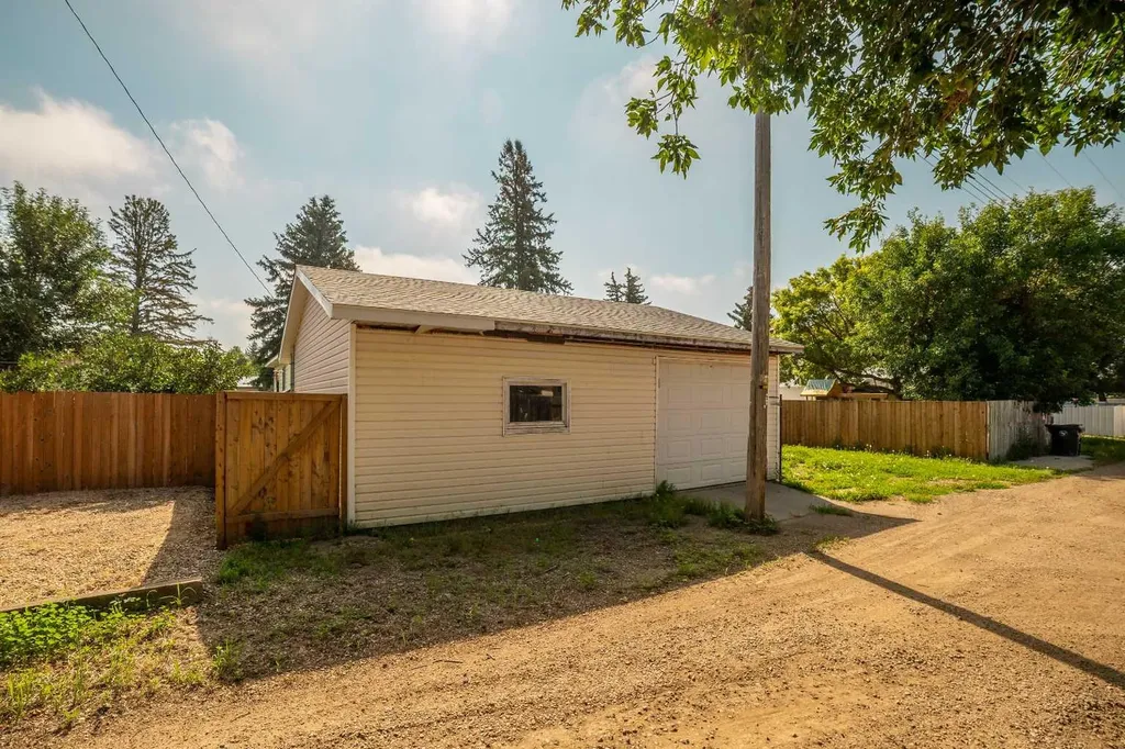 211 9 Street N Vauxhall AB T0K 2K0