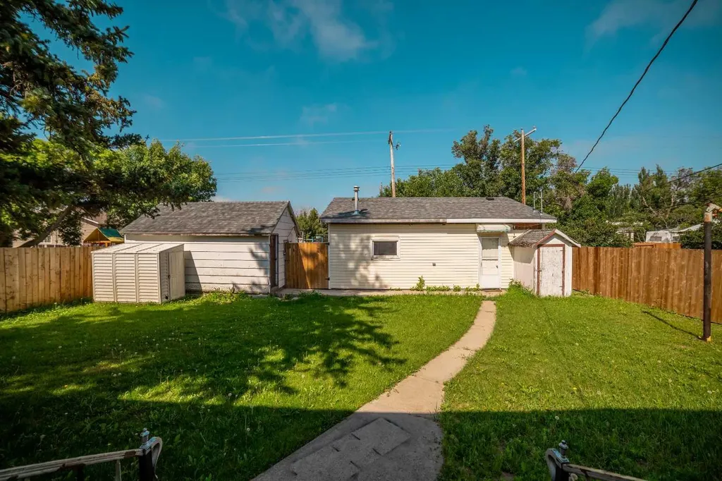 211 9 Street N Vauxhall AB T0K 2K0