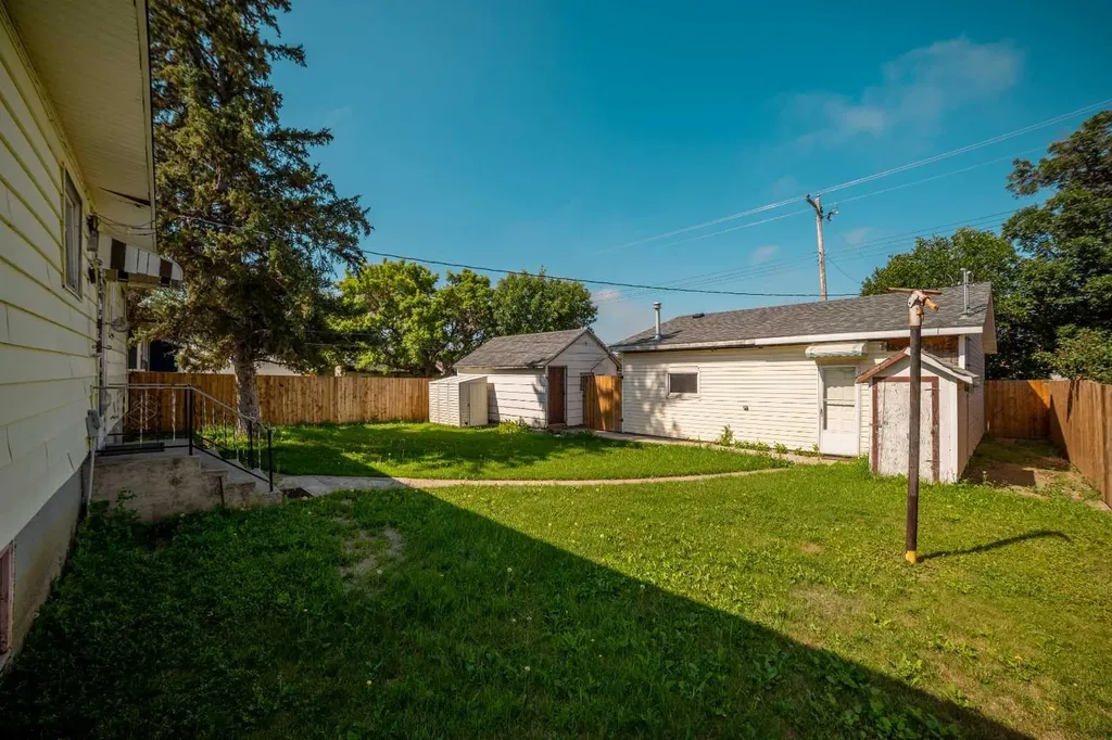 211 9 Street N Vauxhall AB T0K 2K0