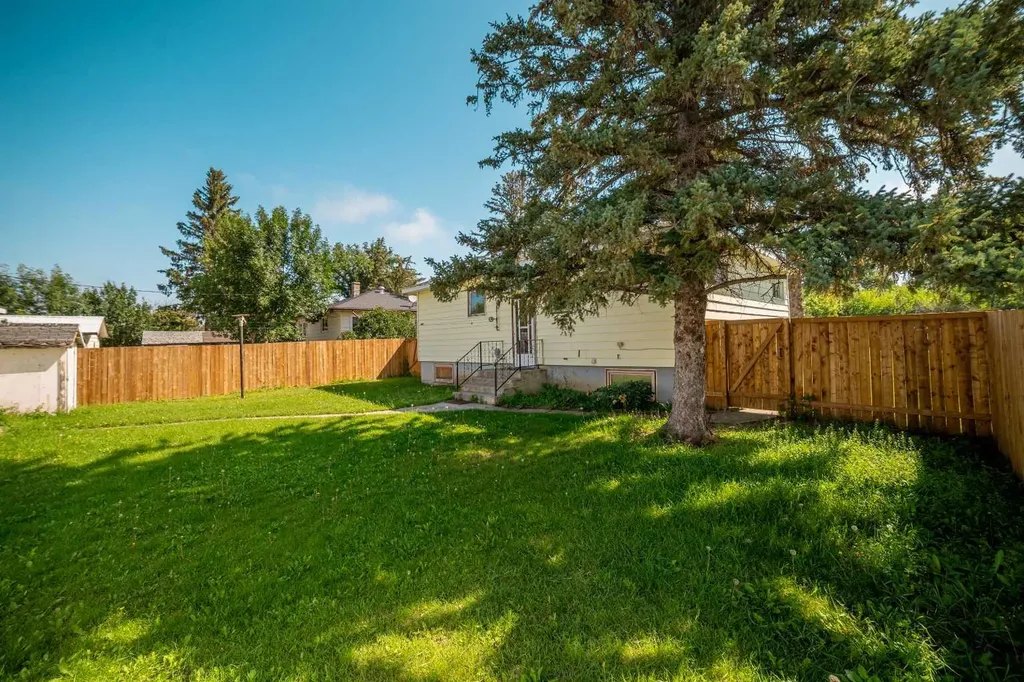211 9 Street N Vauxhall AB T0K 2K0