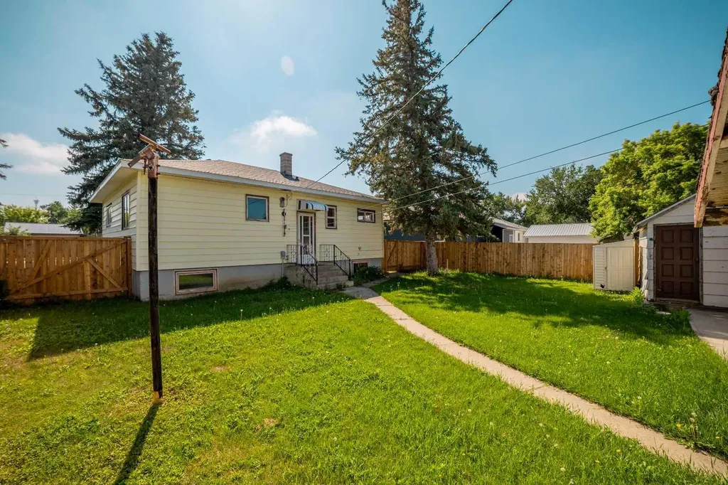 211 9 Street N Vauxhall AB T0K 2K0