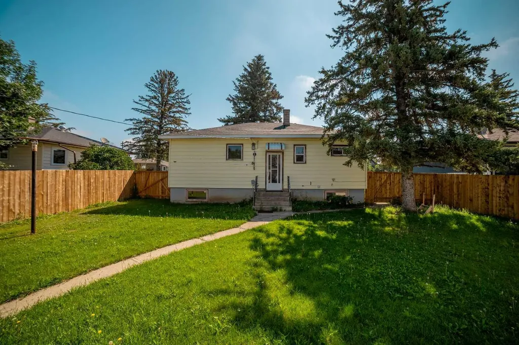 211 9 Street N Vauxhall AB T0K 2K0