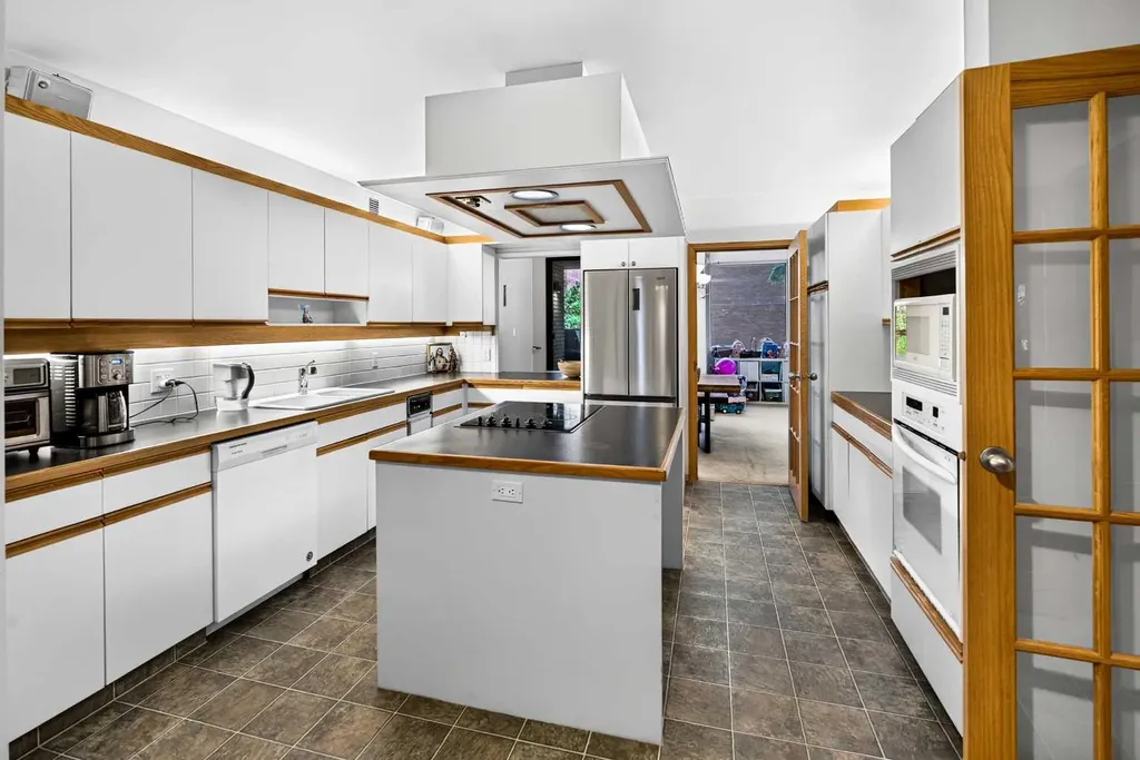 500 Eau Claire Avenue SW Calgary AB T2P 3R8