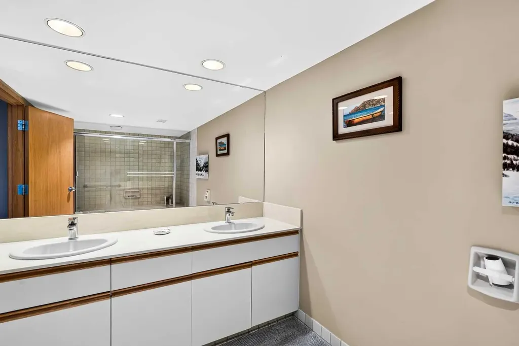 500 Eau Claire Avenue SW Calgary AB T2P 3R8