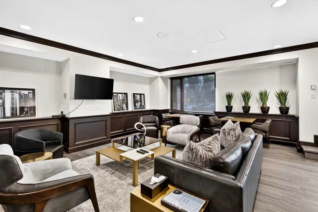 500 Eau Claire Avenue SW Calgary AB T2P 3R8