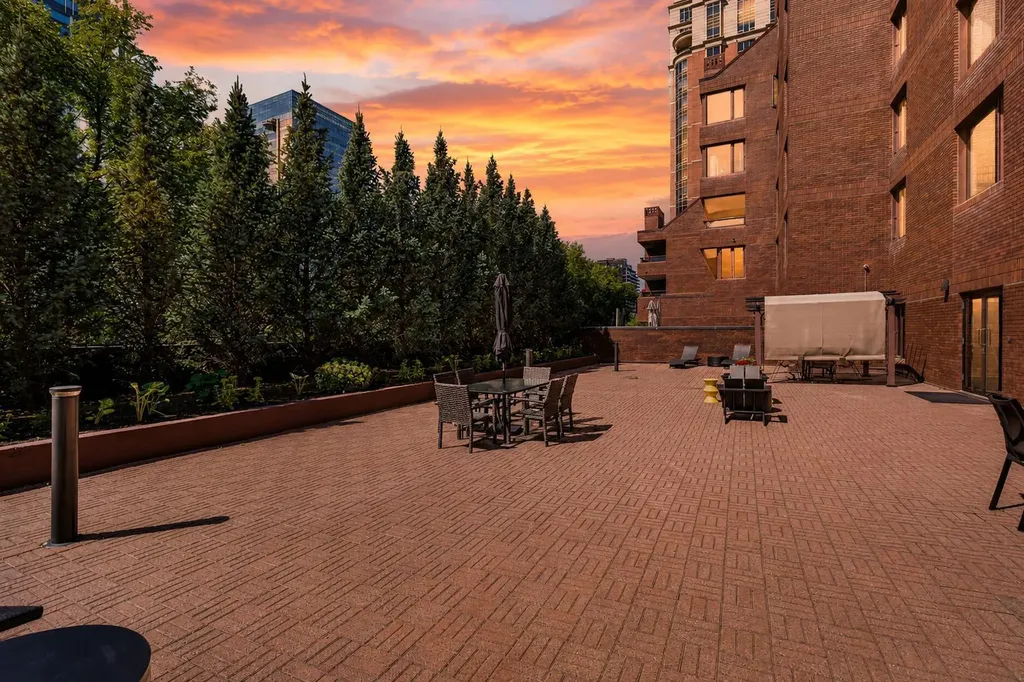 500 Eau Claire Avenue SW Calgary AB T2P 3R8