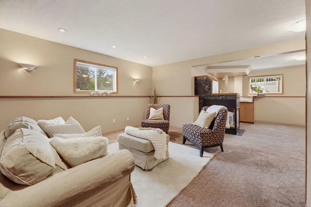 359 Hidden Ranch Place NW Calgary AB T3A 5N7