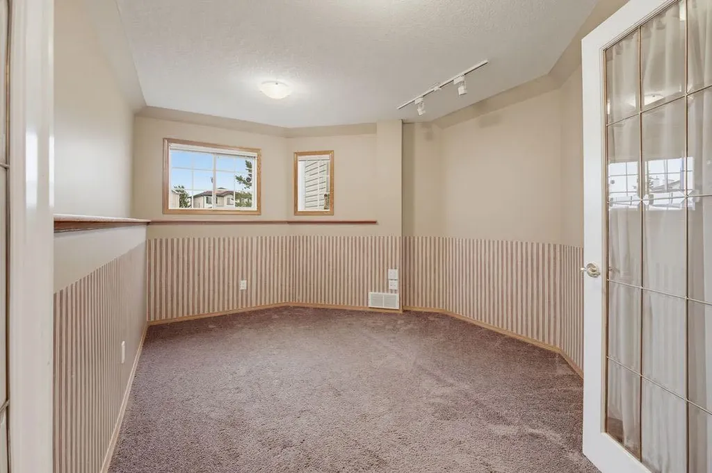 359 Hidden Ranch Place NW Calgary AB T3A 5N7