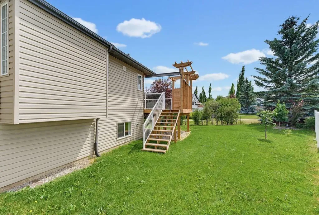 359 Hidden Ranch Place NW Calgary AB T3A 5N7
