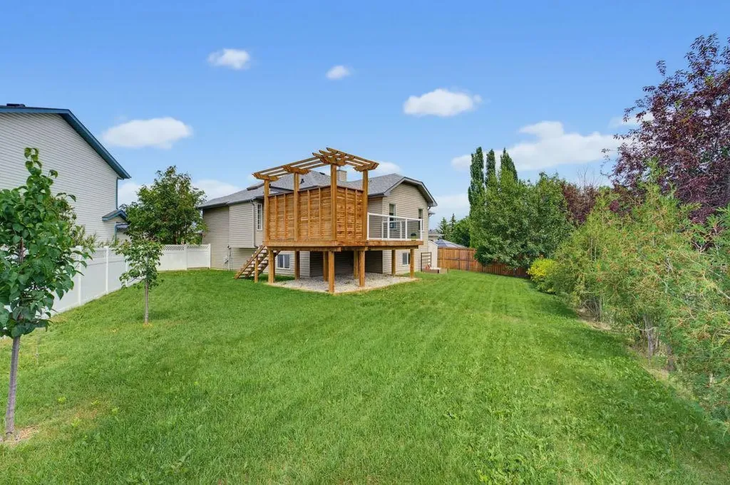 359 Hidden Ranch Place NW Calgary AB T3A 5N7