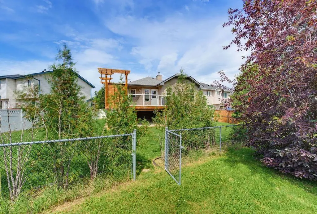 359 Hidden Ranch Place NW Calgary AB T3A 5N7