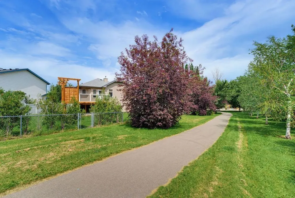 359 Hidden Ranch Place NW Calgary AB T3A 5N7