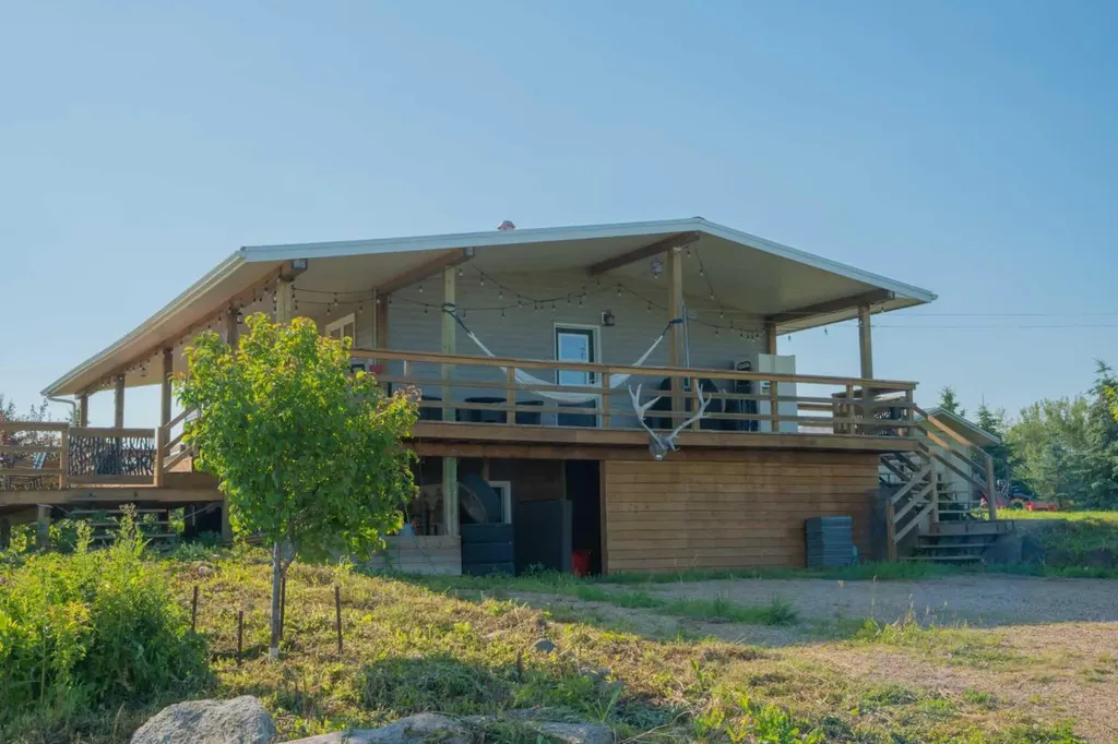 45513 Highway 870 Rural Flagstaff County AB T0B 2V0