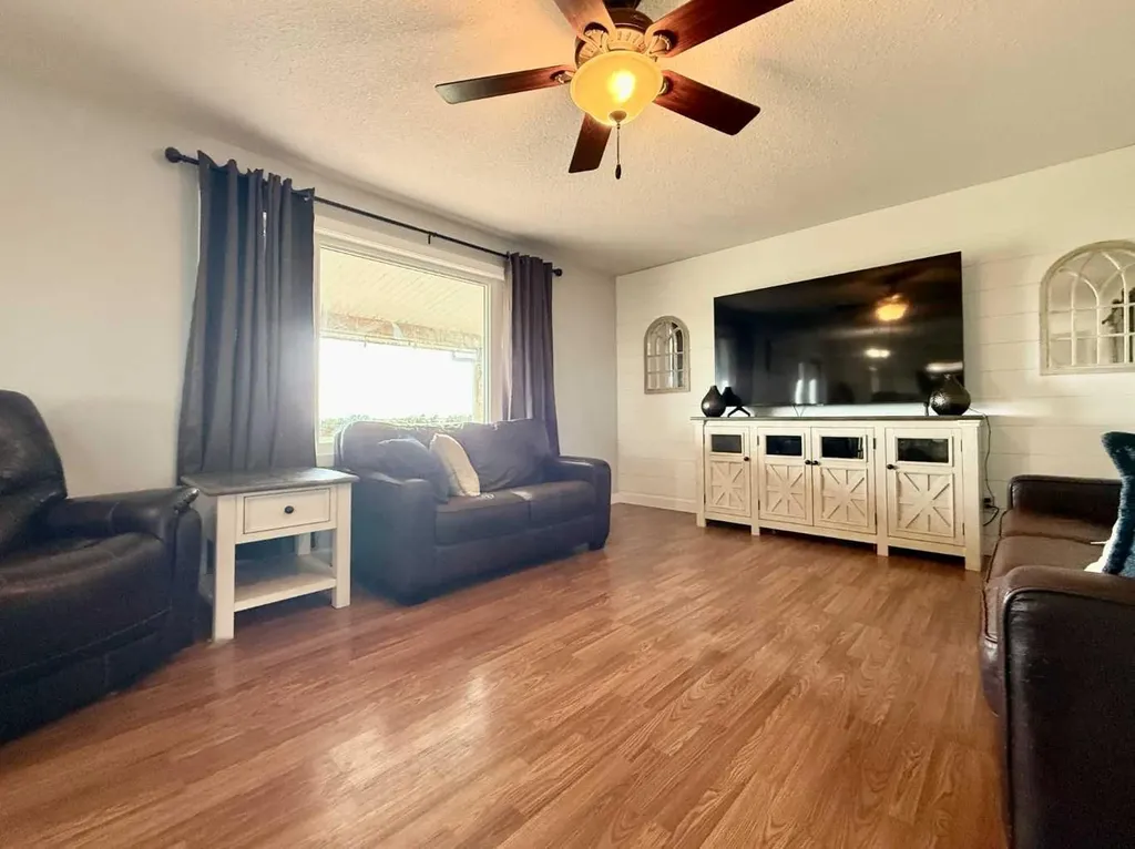 45513 Highway 870 Rural Flagstaff County AB T0B 2V0