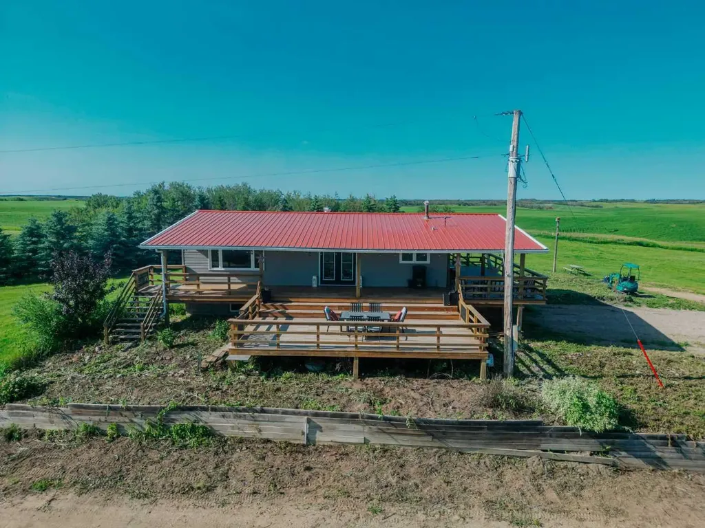 45513 Highway 870 Rural Flagstaff County AB T0B 2V0