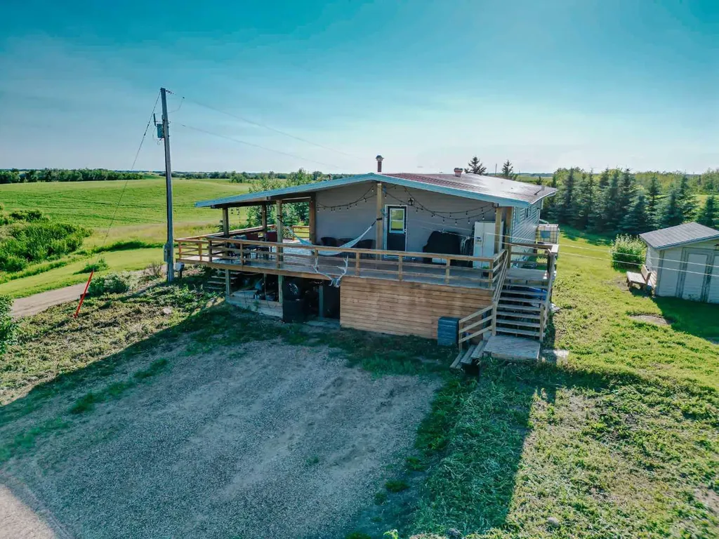 45513 Highway 870 Rural Flagstaff County AB T0B 2V0